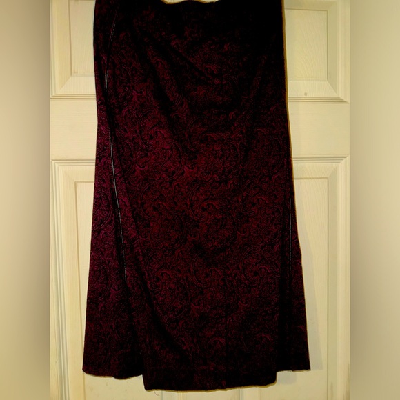 Burgundy paisley A line skirt with black accent lines. - Picture 1 of 3